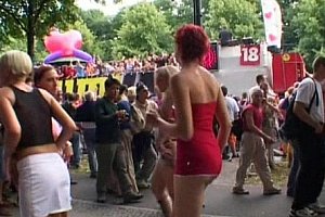 女人扒开腿㊙️让男人爽桶